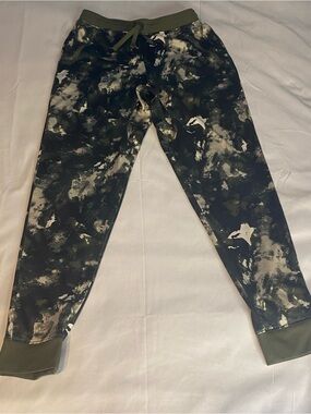 Youth BoysUnder Armour Kids Olive & Black Camo Tie-Dye Joggers Size L